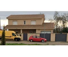 CHALET INDEPENDIENTE EN MORALES DEL VINO, 6 DORMITORIOS, 2 BAÑOS, PISCINA PROPIA