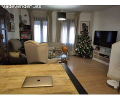 VENTA CASA ADOSADA 3 PLANTAS ZONA CASCO ANTIGUO. 4 DORMITORIOS, 4 BAÑOS Y GARAJE