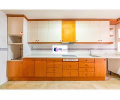 Amplia vivienda con terraza y excelentes vistas junto a la Iglesia del Cachorro – Triana Oeste