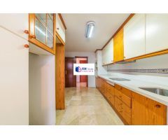 Amplia vivienda con terraza y excelentes vistas junto a la Iglesia del Cachorro – Triana Oeste