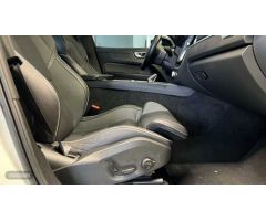 Volvo XC 60 2.0 B4 D PLUS DARK AUTO 197 CV de 2023 con 30.417 Km por 52.500 EUR. en A Coruna