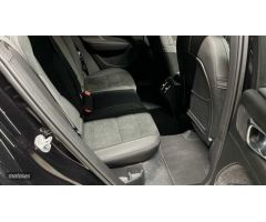 Volvo XC40 2.0 B3 PLUS DARK AUTO 163 CV de 2023 con 25.765 Km por 37.500 EUR. en A Coruna