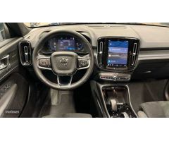 Volvo XC40 2.0 B3 PLUS DARK AUTO 163 CV de 2023 con 25.765 Km por 37.500 EUR. en A Coruna