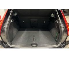Volvo XC40 2.0 B3 PLUS DARK AUTO 163 CV de 2023 con 25.765 Km por 37.500 EUR. en A Coruna
