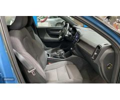 Volvo XC40 RECHARGE ELECTRICO PURO ULTIMATE 231CV de 2023 con 10.543 Km por 44.900 EUR. en Sevilla
