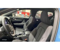 Volvo XC40 RECHARGE ELECTRICO PURO ULTIMATE 231CV de 2023 con 10.543 Km por 44.900 EUR. en Sevilla