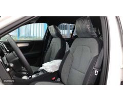 Volvo XC40 2.0 B3 CORE AUTO 5P de 2024 con 5 Km por 36.995 EUR. en Valladolid