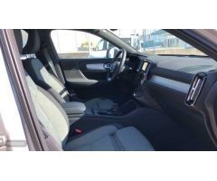 Volvo XC40 1.5 T2 CORE AUTO 5P de 2023 con 32.674 Km por 32.995 EUR. en Valladolid