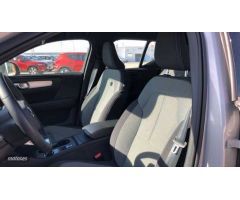 Volvo XC40 1.5 T2 CORE AUTO 5P de 2023 con 32.674 Km por 32.995 EUR. en Valladolid