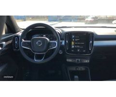 Volvo XC40 1.5 T2 CORE AUTO 5P de 2023 con 32.674 Km por 32.995 EUR. en Valladolid
