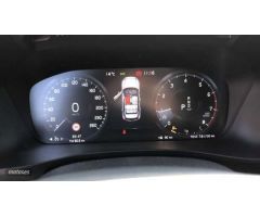 Volvo XC40 1.5 T2 CORE AUTO 5P de 2023 con 32.674 Km por 32.995 EUR. en Valladolid