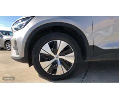 Volvo XC40 1.5 T2 CORE AUTO 5P de 2023 con 32.674 Km por 32.995 EUR. en Valladolid