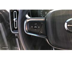 Volvo XC40 1.5 T2 CORE AUTO 5P de 2023 con 32.674 Km por 32.995 EUR. en Valladolid