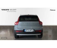 Volvo XC40 Core, B3 Mild Hybrid, Gasolina de 2024 con 1 Km por 33.995 EUR. en Valladolid