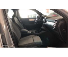 Volvo XC40 Core, B3 Mild Hybrid, Gasolina de 2024 con 1 Km por 33.995 EUR. en Valladolid