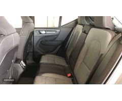 Volvo XC40 Core, B3 Mild Hybrid, Gasolina de 2024 con 1 Km por 33.995 EUR. en Valladolid