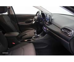 Hyundai i30 1.0 TGDI Klass LR 48V 120 de 2024 con 15.357 Km por 21.900 EUR. en Cadiz