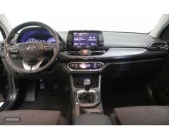 Hyundai i30 1.0 TGDI Klass LR 48V 120 de 2024 con 15.357 Km por 21.900 EUR. en Cadiz