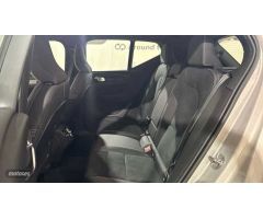 Volvo XC40 Plus, B4 Mild Hybrid, Gasolina, Dark de 2024 con 6.000 Km por 42.900 EUR. en Burgos