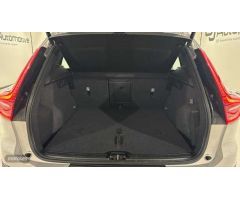 Volvo XC40 Plus, B4 Mild Hybrid, Gasolina, Dark de 2024 con 6.000 Km por 42.900 EUR. en Burgos