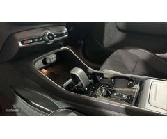 Volvo XC40 Plus, B4 Mild Hybrid, Gasolina, Dark de 2024 con 6.000 Km por 42.900 EUR. en Burgos