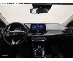 Hyundai i30 1.0 TGDI Klass 48V 100 de 2024 con 12 Km por 24.000 EUR. en Barcelona