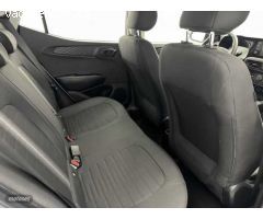 Hyundai i10 1.0 MPI Klass de 2023 con 10.100 Km por 14.900 EUR. en Barcelona