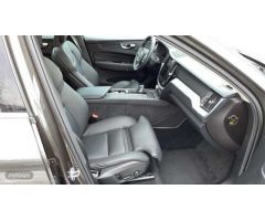Volvo XC 60 2.0 B4 D MOMENTUM AUTO 4WD 197 5P de 2020 con 52.763 Km por 35.500 EUR. en Madrid