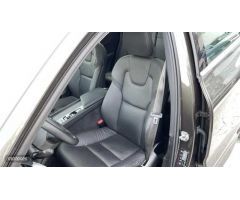 Volvo XC 60 2.0 B4 D MOMENTUM AUTO 4WD 197 5P de 2020 con 52.763 Km por 35.500 EUR. en Madrid