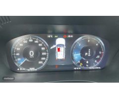 Volvo XC 60 2.0 B4 D MOMENTUM AUTO 4WD 197 5P de 2020 con 52.763 Km por 35.500 EUR. en Madrid