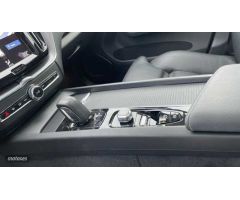 Volvo XC 60 2.0 B4 D MOMENTUM AUTO 4WD 197 5P de 2020 con 52.763 Km por 35.500 EUR. en Madrid