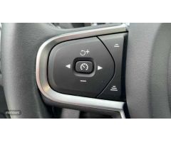 Volvo XC 60 2.0 B4 D MOMENTUM AUTO 4WD 197 5P de 2020 con 52.763 Km por 35.500 EUR. en Madrid
