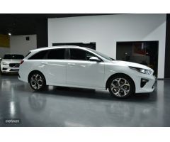 Kia Ceed Tourer 1.5 MHEV 118kW(160CV) GT Line DCT de 2021 con 104.000 Km por 19.500 EUR. en Madrid