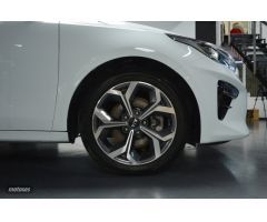 Kia Ceed Tourer 1.5 MHEV 118kW(160CV) GT Line DCT de 2021 con 104.000 Km por 19.500 EUR. en Madrid