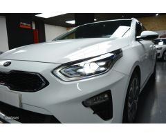 Kia Ceed Tourer 1.5 MHEV 118kW(160CV) GT Line DCT de 2021 con 104.000 Km por 19.500 EUR. en Madrid