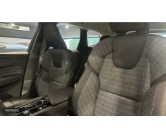 Volvo XC 60 XC60 B4 CORE de 2024 con 25.200 Km por 41.900 EUR. en Barcelona