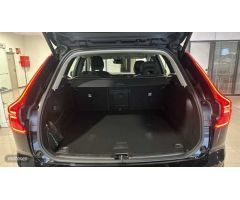 Volvo XC 60 XC60 B4 CORE de 2024 con 25.200 Km por 41.900 EUR. en Barcelona