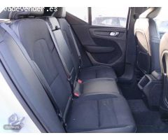 Volvo XC40 TODOTERRENO 2.0 D3 MOMENTUM AUTOMATICO 150CV 5P de 2019 con 92.572 Km por 25.900 EUR. en