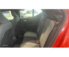 Volvo XC40 2.0 B3 CORE AUTO 163 5P de 2024 con 20.884 Km por 33.500 EUR. en Ciudad Real