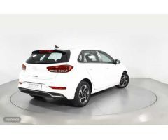Hyundai i30 1.0 TGDI Klass 48V 100 de 2024 con 7.594 Km por 22.900 EUR. en Barcelona
