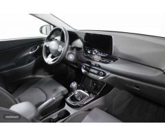 Hyundai i30 1.0 TGDI Klass 48V 100 de 2024 con 7.594 Km por 22.900 EUR. en Barcelona