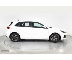 Hyundai i30 1.0 TGDI Klass 48V 100 de 2024 con 7.594 Km por 22.900 EUR. en Barcelona