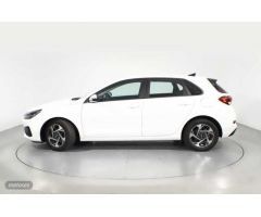 Hyundai i30 1.0 TGDI Klass 48V 100 de 2024 con 7.594 Km por 22.900 EUR. en Barcelona