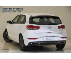 Hyundai i30 1.5 DPI Klass SLX 110 de 2024 con 11.646 Km por 19.300 EUR. en Barcelona