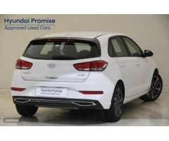 Hyundai i30 1.5 DPI Klass SLX 110 de 2024 con 11.646 Km por 19.300 EUR. en Barcelona