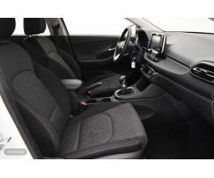 Hyundai i30 1.5 DPI Klass SLX 110 de 2024 con 11.646 Km por 19.300 EUR. en Barcelona