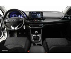Hyundai i30 1.5 DPI Klass SLX 110 de 2024 con 11.646 Km por 19.300 EUR. en Barcelona