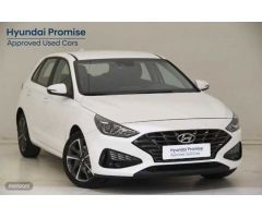 Hyundai i30 1.5 DPI Klass SLX 110 de 2024 con 10.754 Km por 19.300 EUR. en Barcelona