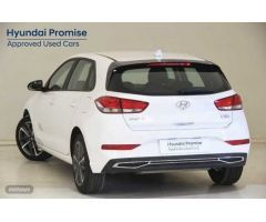 Hyundai i30 1.5 DPI Klass SLX 110 de 2024 con 10.754 Km por 19.300 EUR. en Barcelona