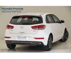 Hyundai i30 1.5 DPI Klass SLX 110 de 2024 con 10.754 Km por 19.300 EUR. en Barcelona